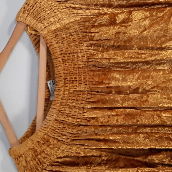NWT JOHN MARK MARIGOLD GOLD VELVET TOP SZ L - Picture 2 of 11